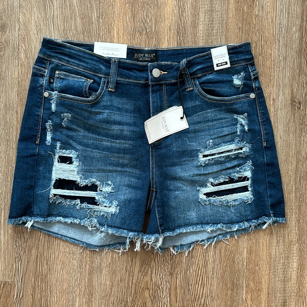 NWT Judy Blue The Lucky One Shorts Mid Rise Size Large